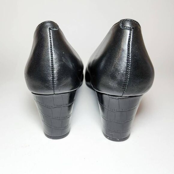 Vionic Black Wedges - Picture 4 of 7